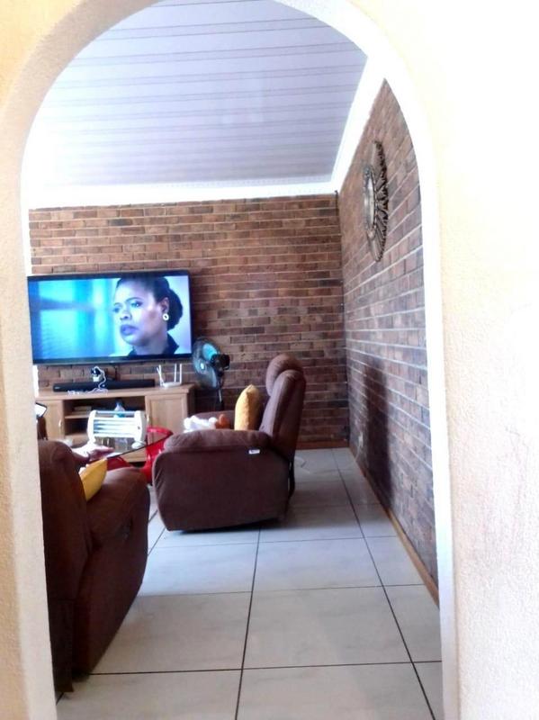 To Let 3 Bedroom Property for Rent in Randlespark North West